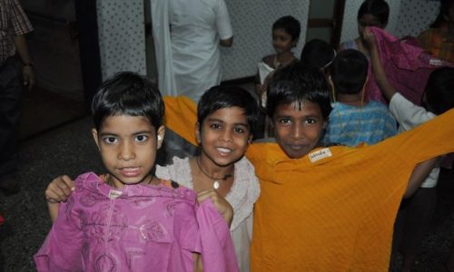 Fab India Clothes Distribution – Mukta Jivan, Vehloli (2010)